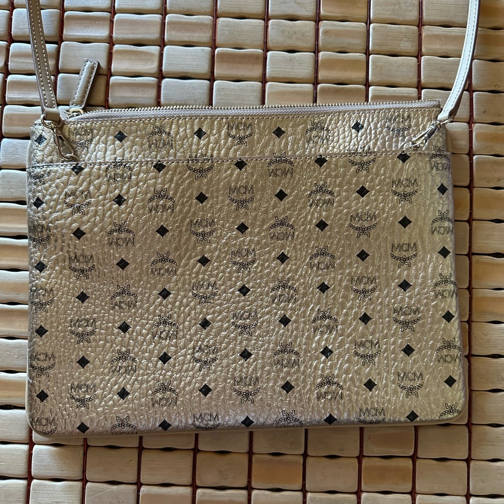 Authentic MCM pouch/clutch gold medium (NEW)